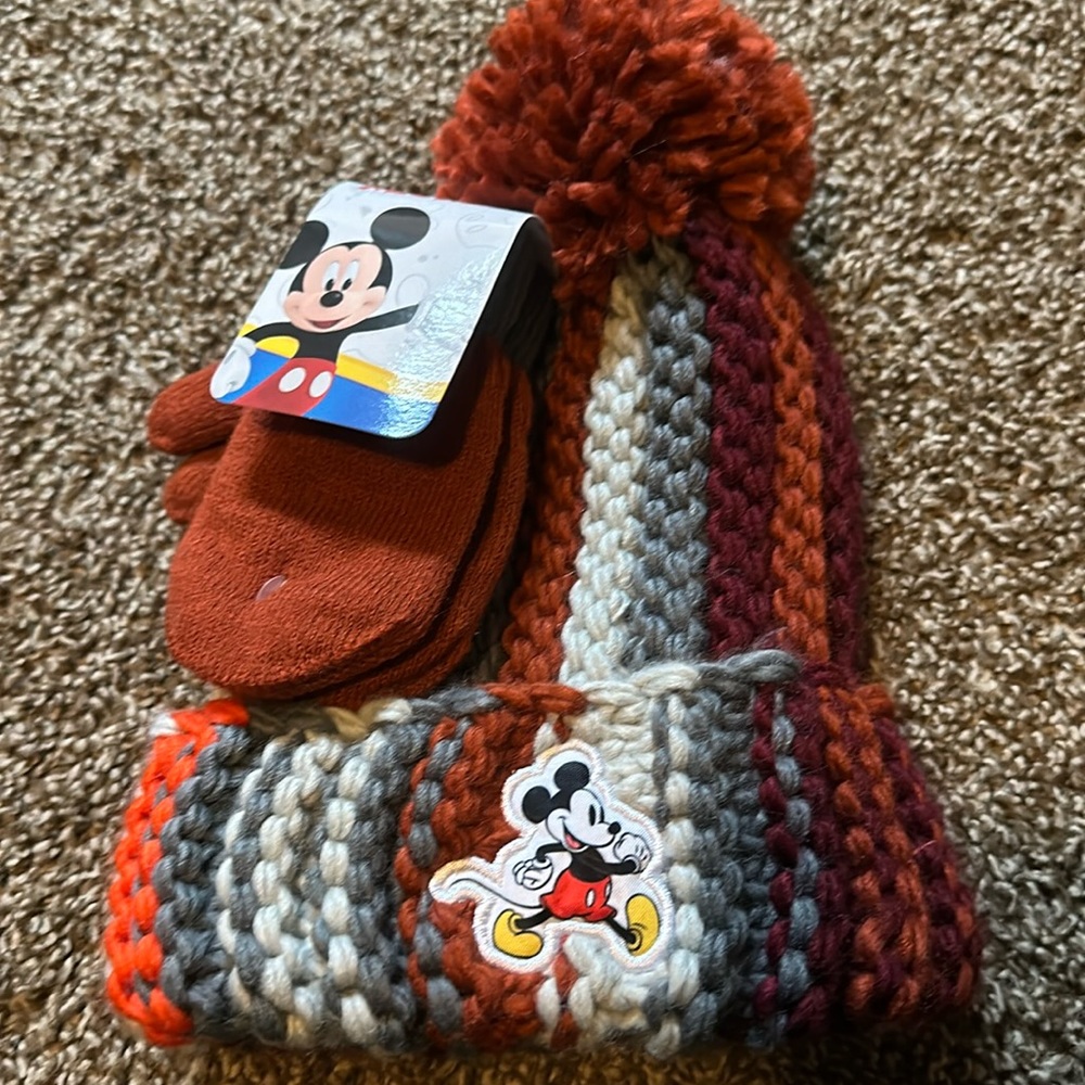 MICKEY 2 PIECE WINTER SET: HAT/GLOVES: NEW WITH TAGS: TODDLER 2T-5T